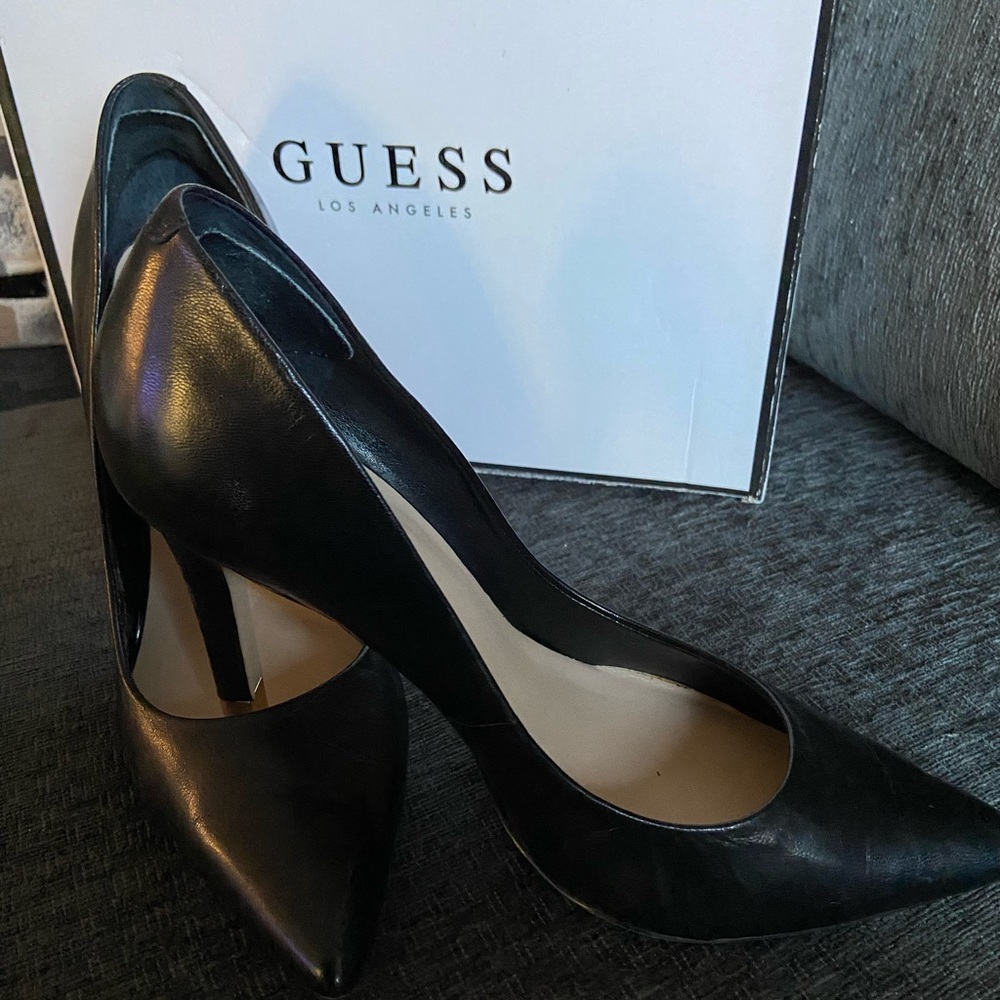 GUESS leather pumps